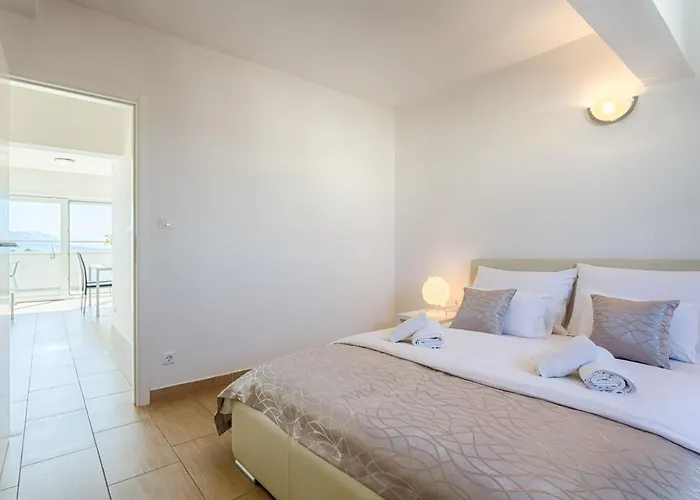 Πανσιόν Adriatic Queen 3*