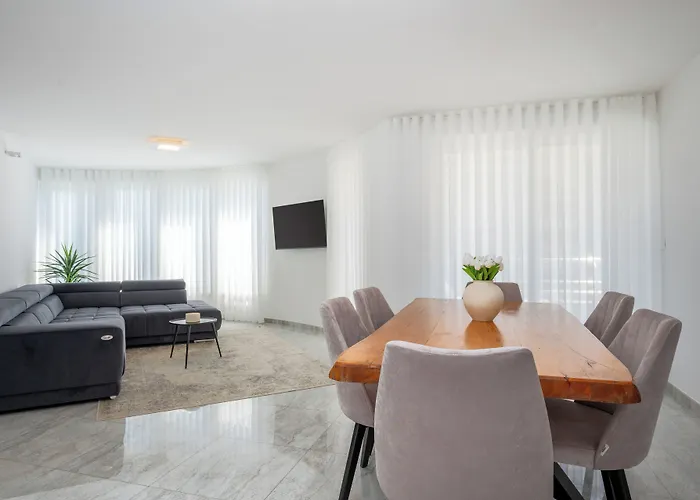 Adriatic Queen Πανσιόν