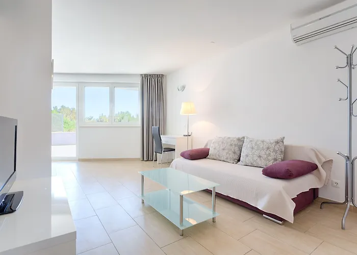 Πανσιόν Adriatic Queen