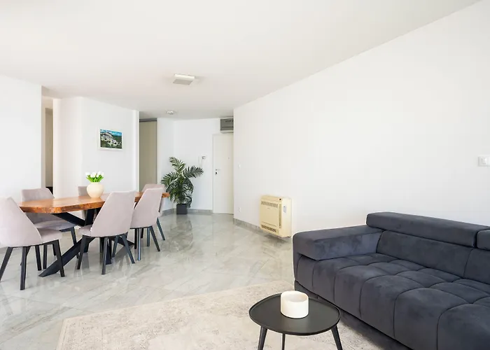 Πανσιόν Adriatic Queen