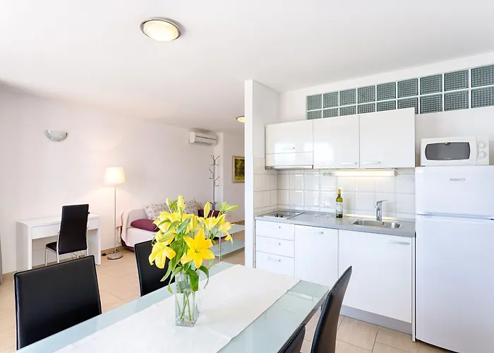 Adriatic Queen Πανσιόν 3*