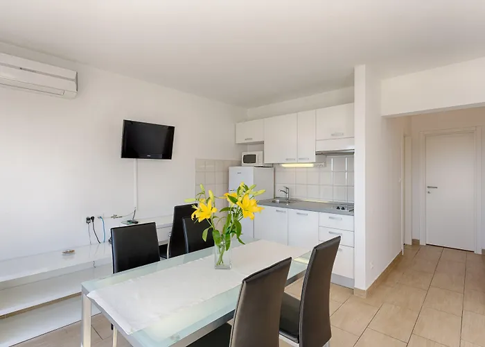 Adriatic Queen Πανσιόν 3*