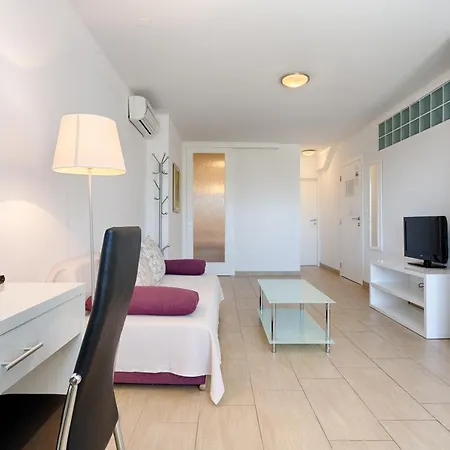 Adriatic Queen Konukevi