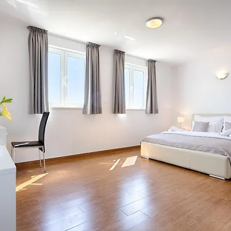 Guest house Adriatic Queen Split