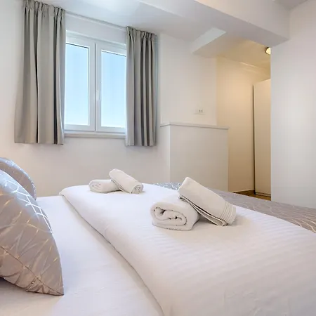 Adriatic Queen Gostinjska kuća 3*