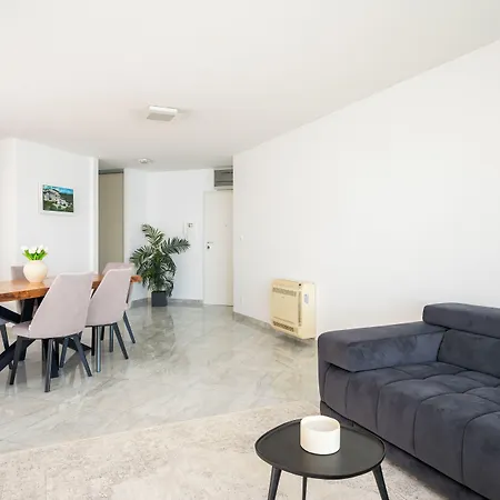 Konukevi Adriatic Queen