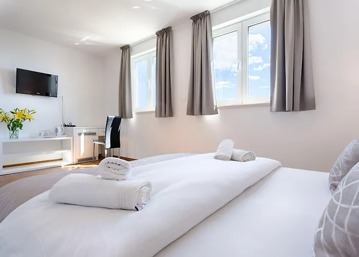 Πανσιόν Adriatic Queen 3*